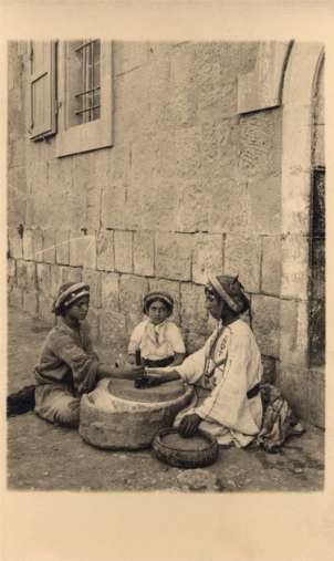 Palestine Israel Mother Daughter Grinding