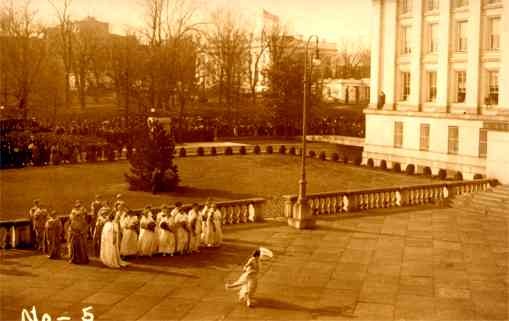 Suffragists at Presidential Inauguration 1913 RP