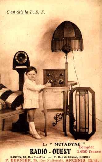 Advert Radio Girl Tuning It French